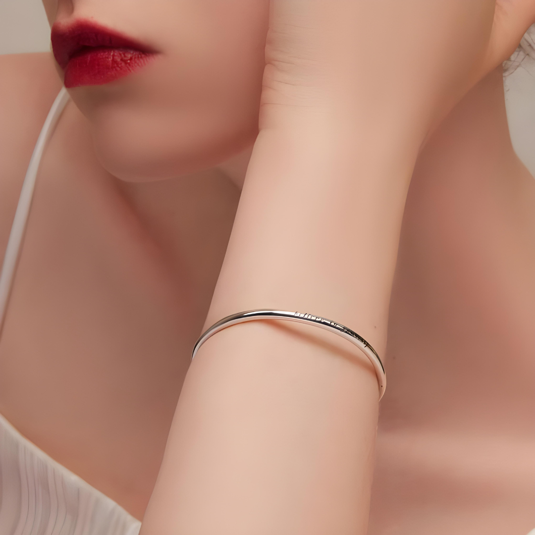 Bracciale rigido con chiusura a cerchio e design a Nazar